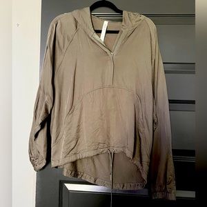 LULULEMON Pullover shirt with kangaroo pocket